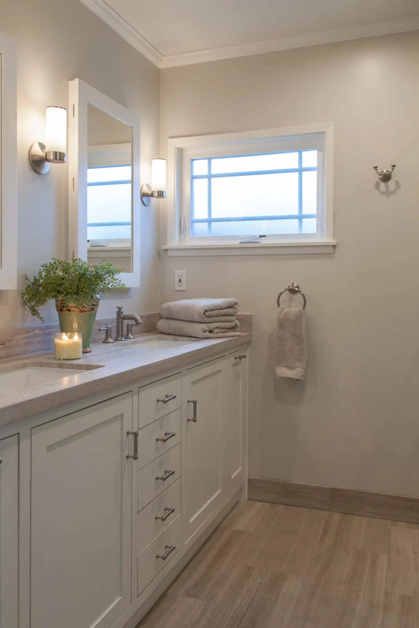 Sherman Oaks Modern Bathroom bathroom, photo 2