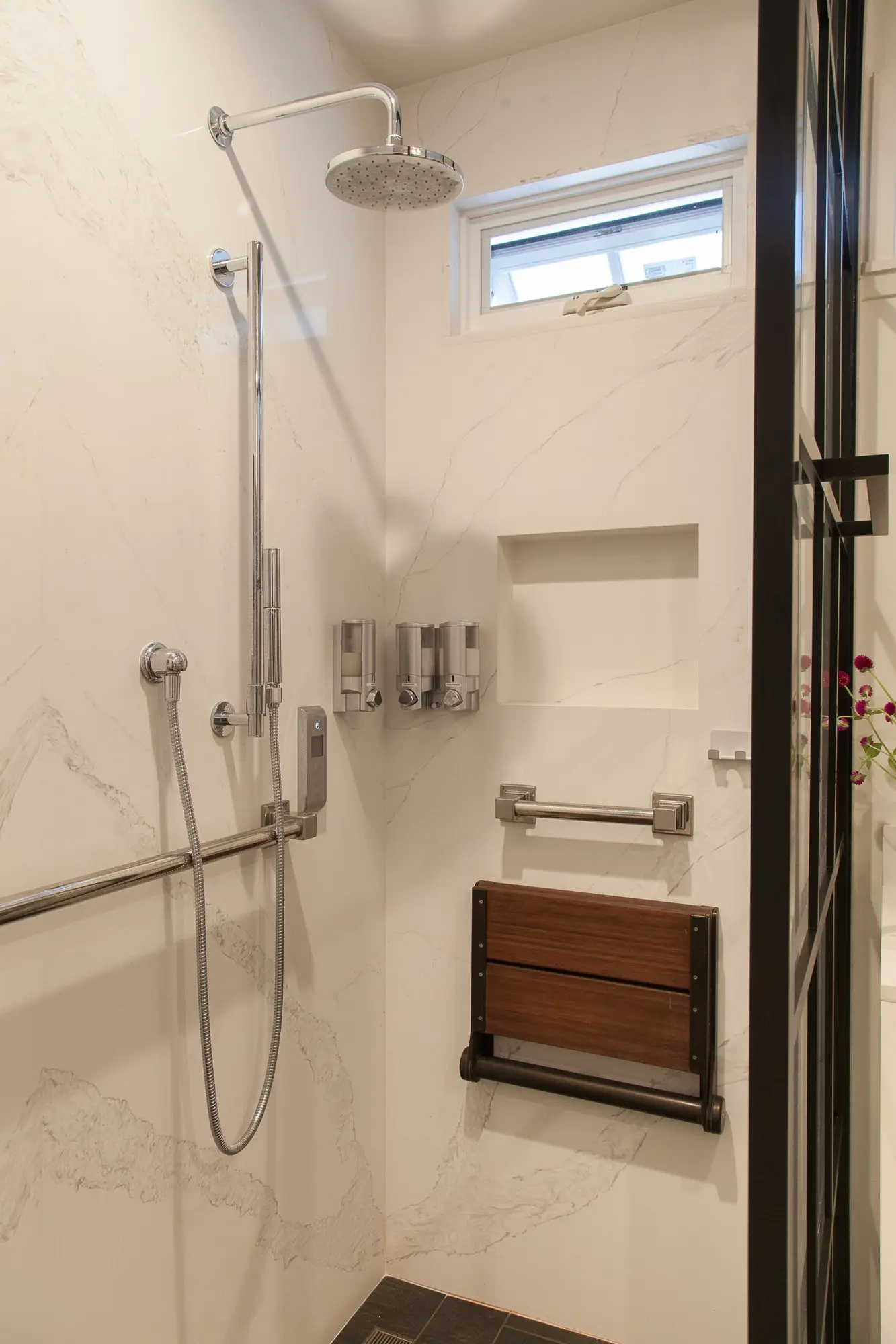 Eclectic West Los Angeles Bathroom bathroom, photo 4