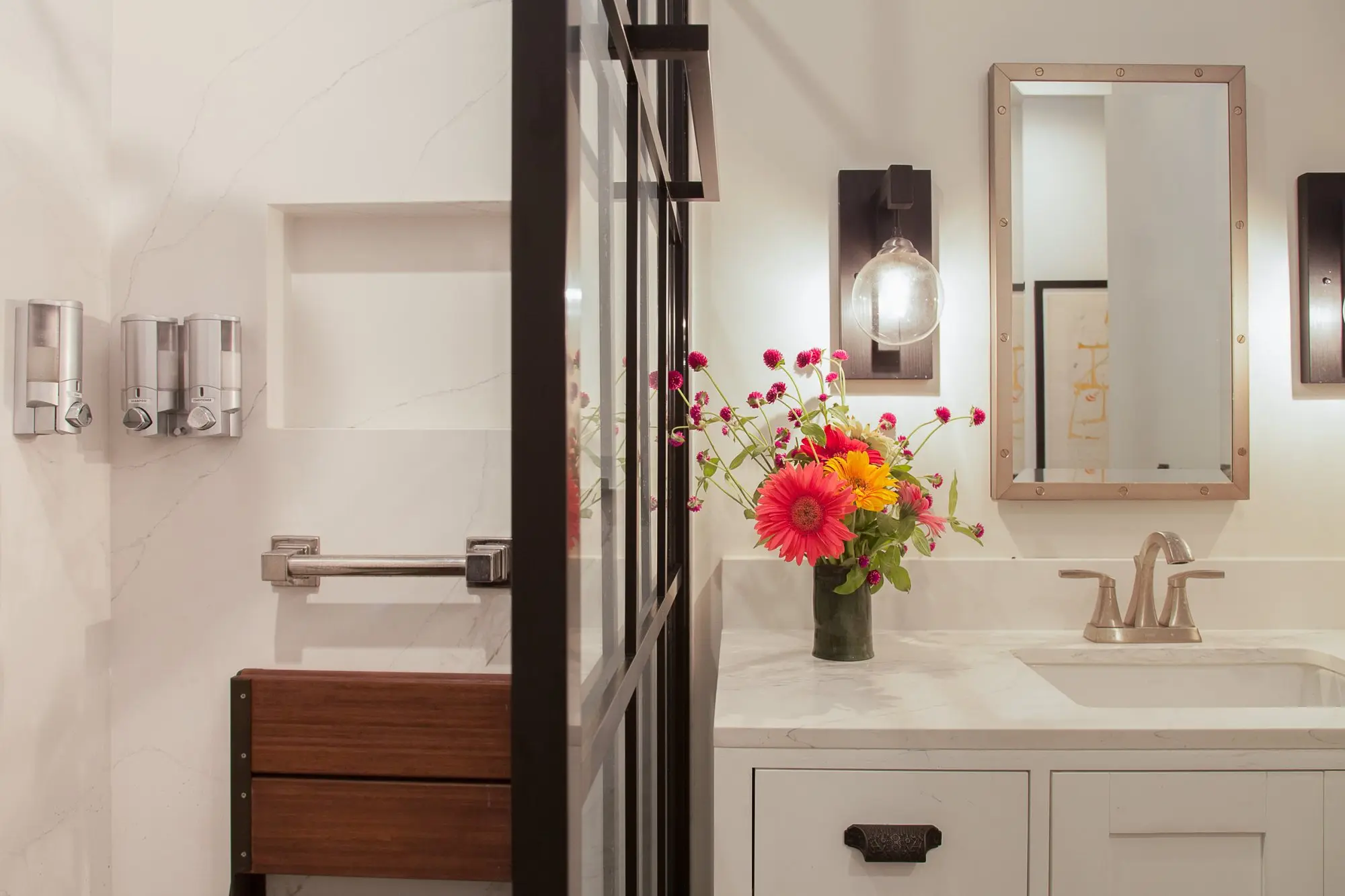 Eclectic West Los Angeles Bathroom, photo 8
